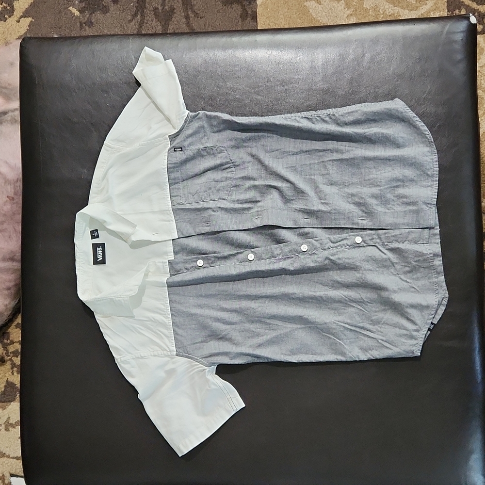 Great condition Van's big kid short sleeve button up with pocket